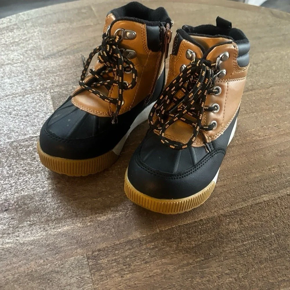 Wonder Nation Kids snow boots size‎ 8